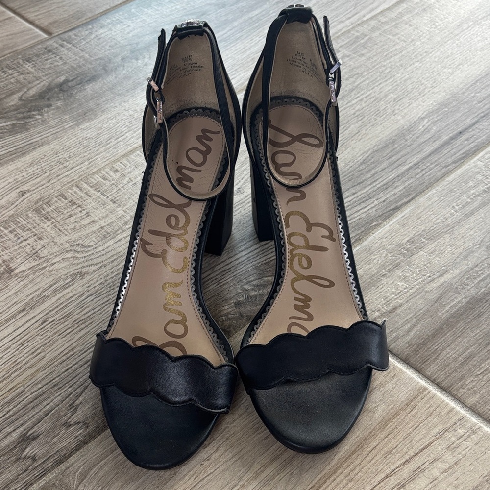 Sam Edelman Black Scalloped Heel Sandals. Size 8.5 in great condition